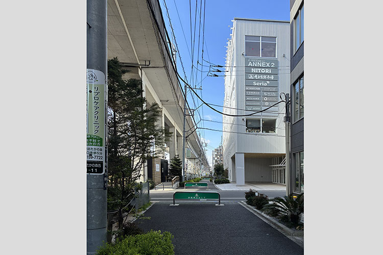 つくばエクスプレスの高架沿いに